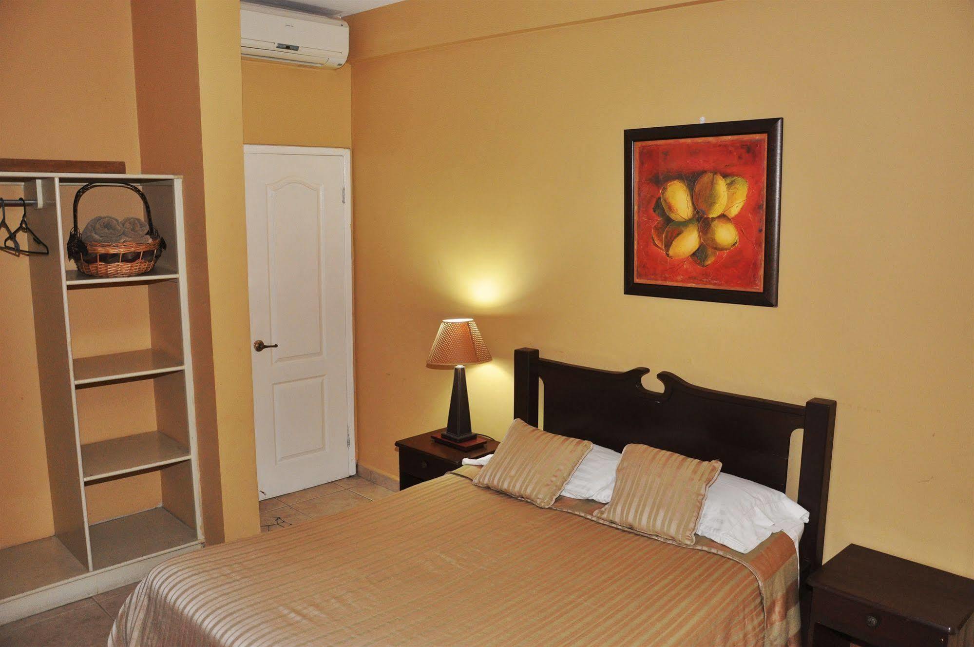 Hotel Casa De Espana La Ceiba Buitenkant foto