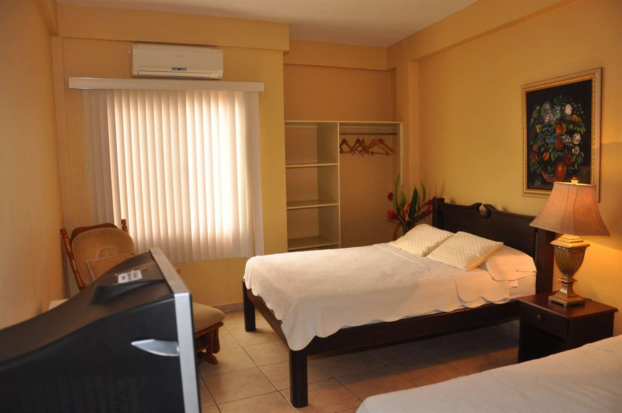 Hotel Casa De Espana La Ceiba Buitenkant foto