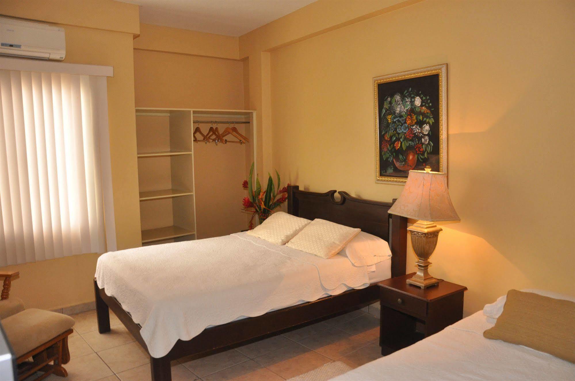 Hotel Casa De Espana La Ceiba Buitenkant foto